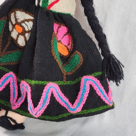 Peruvian Andean Handmade Doll Folk Art Embroidery Dress Mother with Baby 14 in - Picture 5 of 13